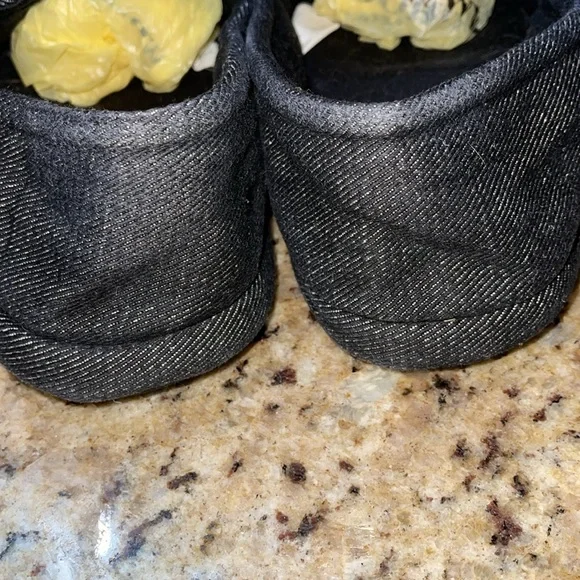 True Religion Slippers Size Large (11-12) - Picture 6 of 8